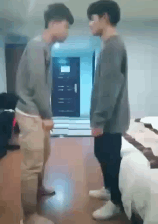 情侣玩这个游戏好像很好玩的样子[加油]