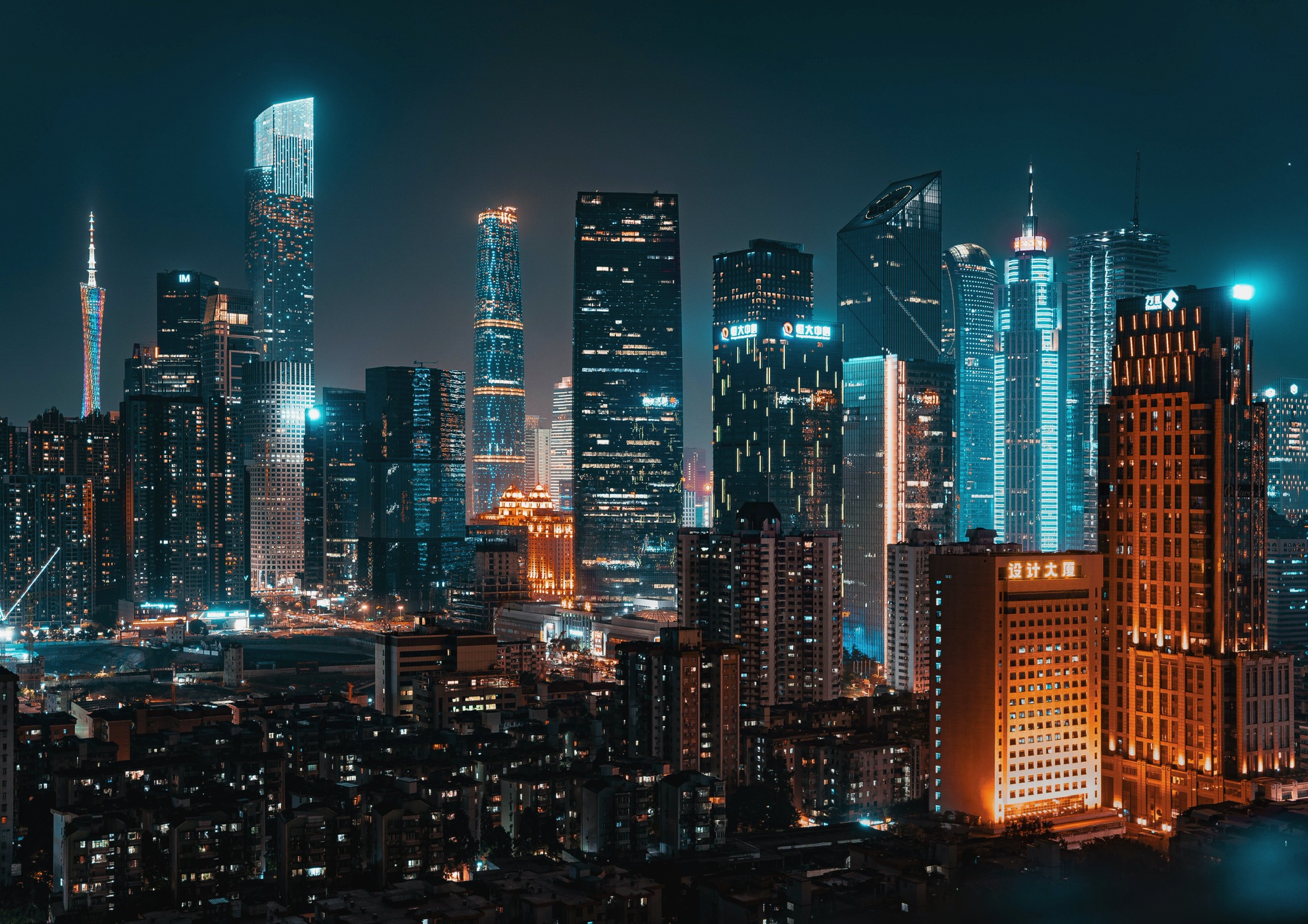 赛博朋克的广州cbd 三种调色,喜欢哪一种? 91青橙94 - 即刻app