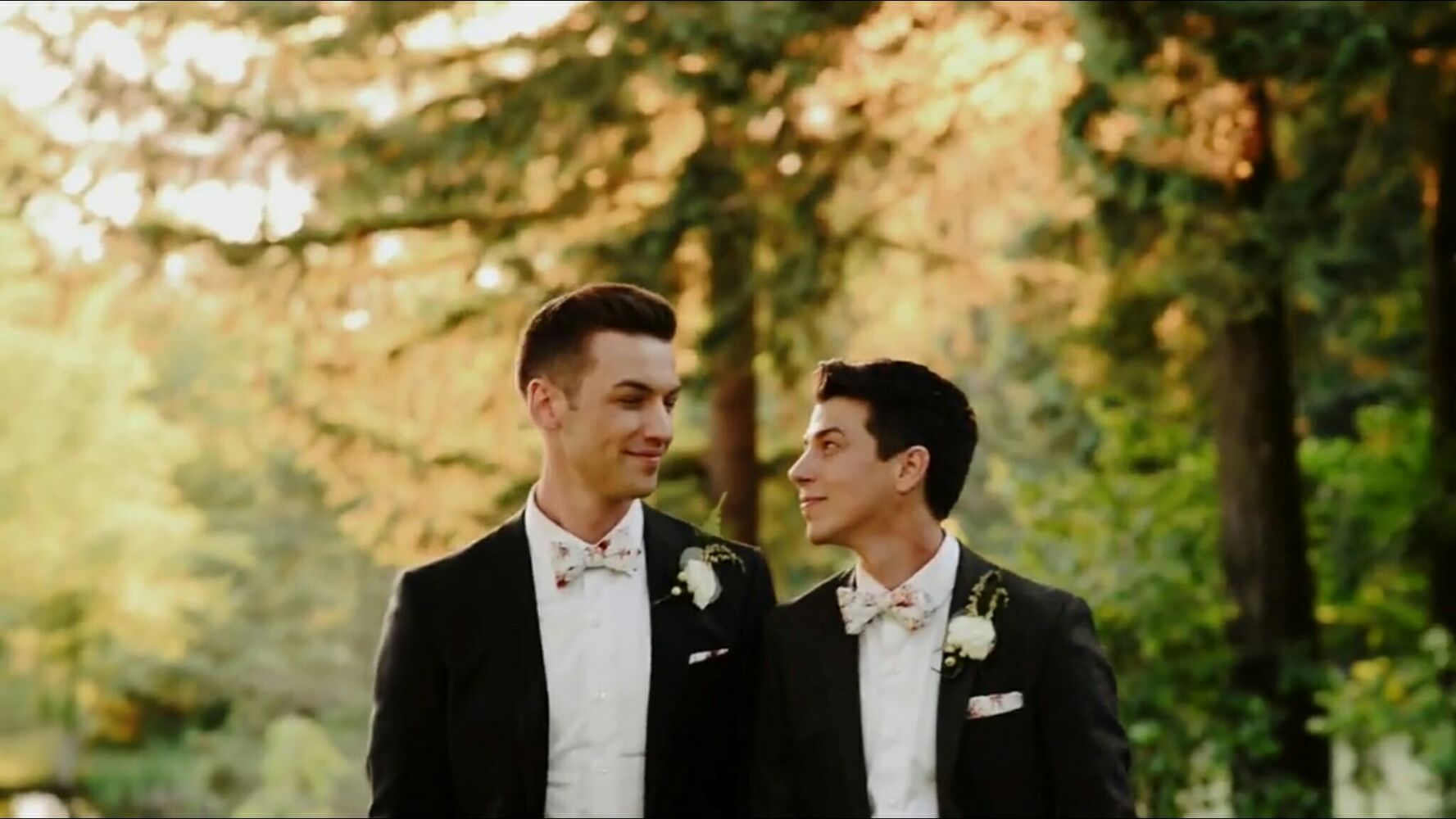 他们站着，不说话，就十分美好……