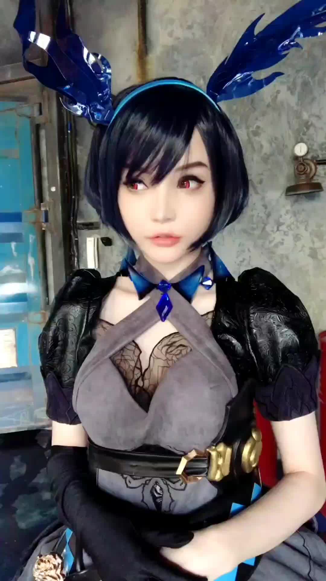 俄罗斯coser Rocksy Light，就是之前那个流传 - 即刻App
