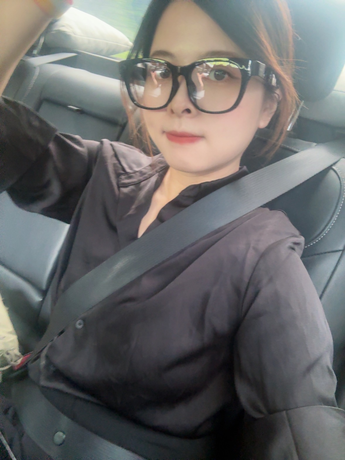 小米AI眼镜佩戴